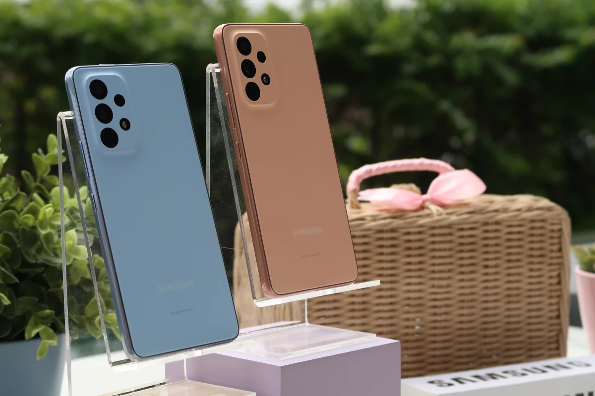 Nên mua Samsung dòng A hay S