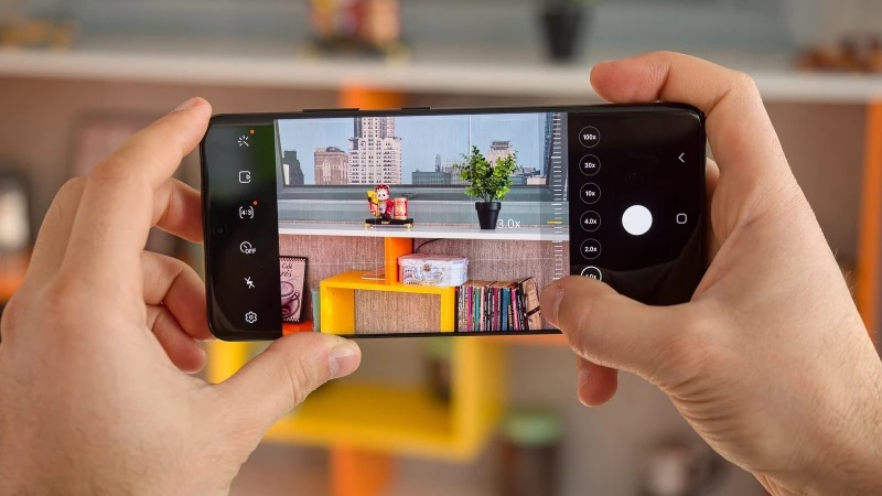 Nên mua Samsung dòng A hay S