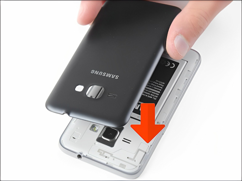 Lắp nắp lưng vào điện thoại Samsung