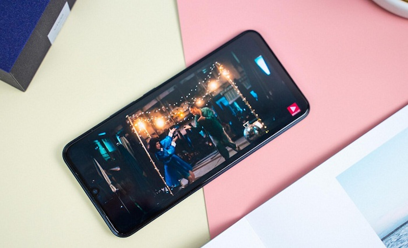 Màn hình đục lỗ của điện thoại Redmi Note 11T 5G