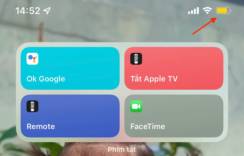 Pin iPhone màu vàng có ảnh hưởng gì không?