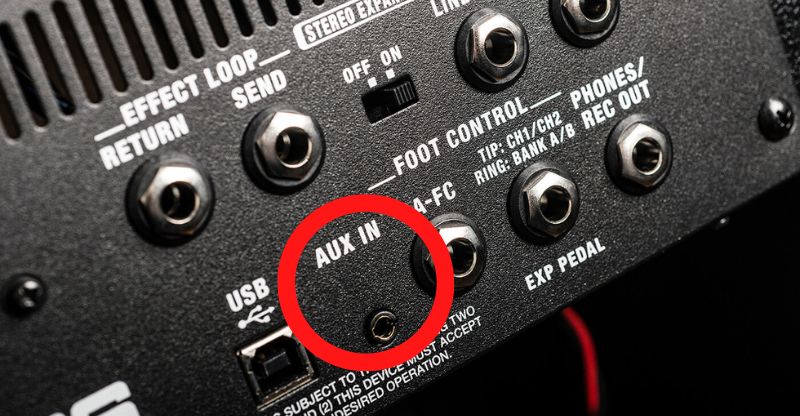 Cổng AUX trên amply