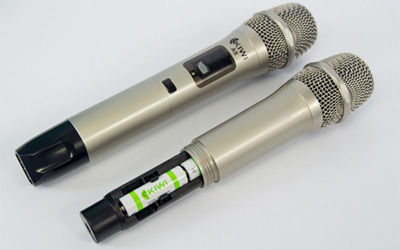 Thường xuyên kiểm tra hoặc thay pin mới cho micro