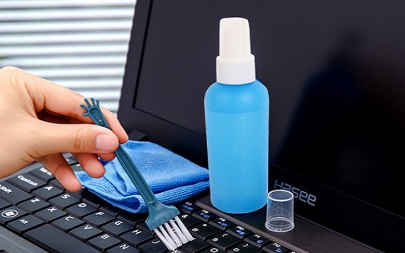 Nên vệ sinh laptop thường xuyên