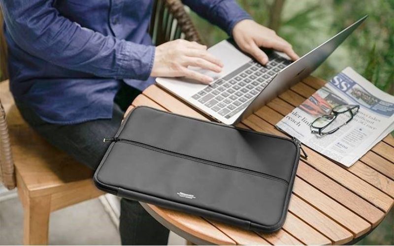 Sử dụng túi chống sốc cho laptop