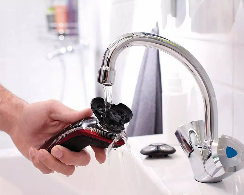 Những lưu ý khi vệ sinh máy cạo râu