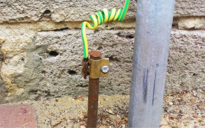 Nối đất cho các thiết bị điện để giảm thiểu tình trạng rò rỉ và quá tải điện