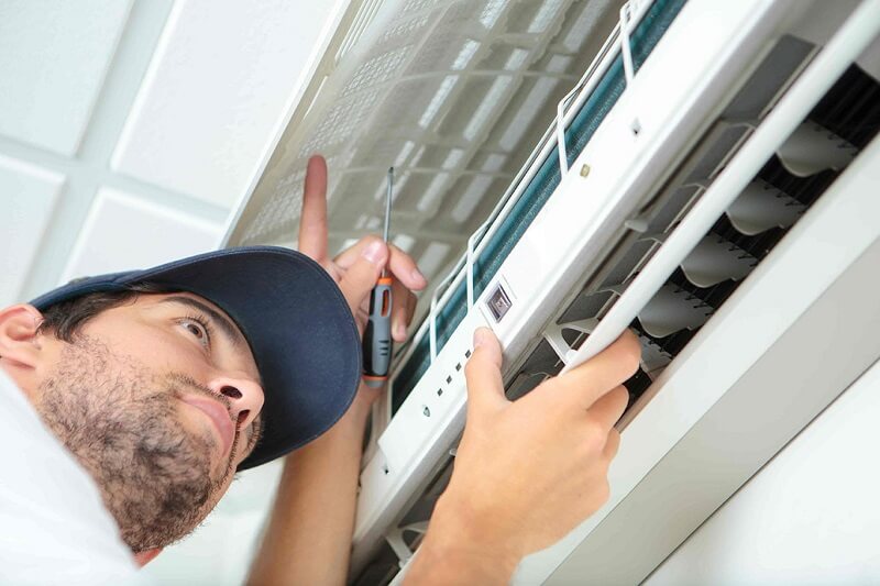 Vệ sinh tổng thể, dọn dẹp khu vực làm việc