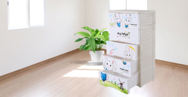 Ánh nắng chiếu trực tiếp vào tủ nhựa
