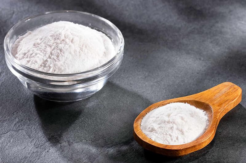 Dùng Baking Soda để loại bỏ vết ố vàng trên tủ nhựa