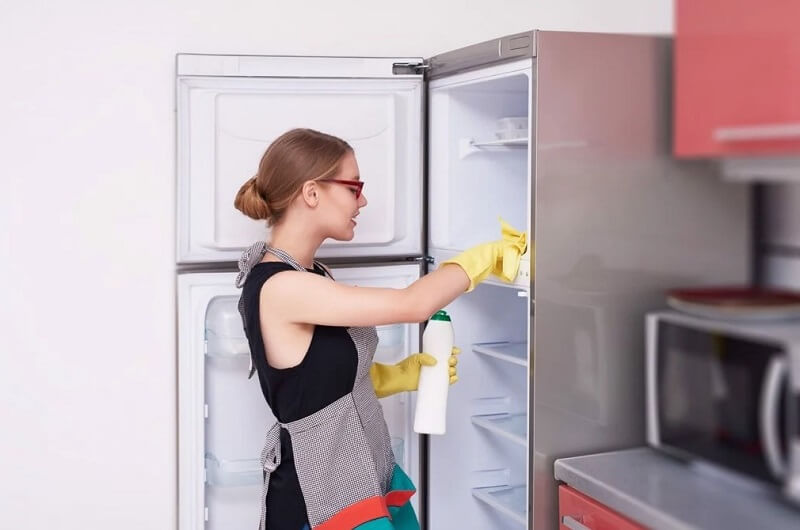 Vệ sinh các ngăn tủ lạnh bằng giấm