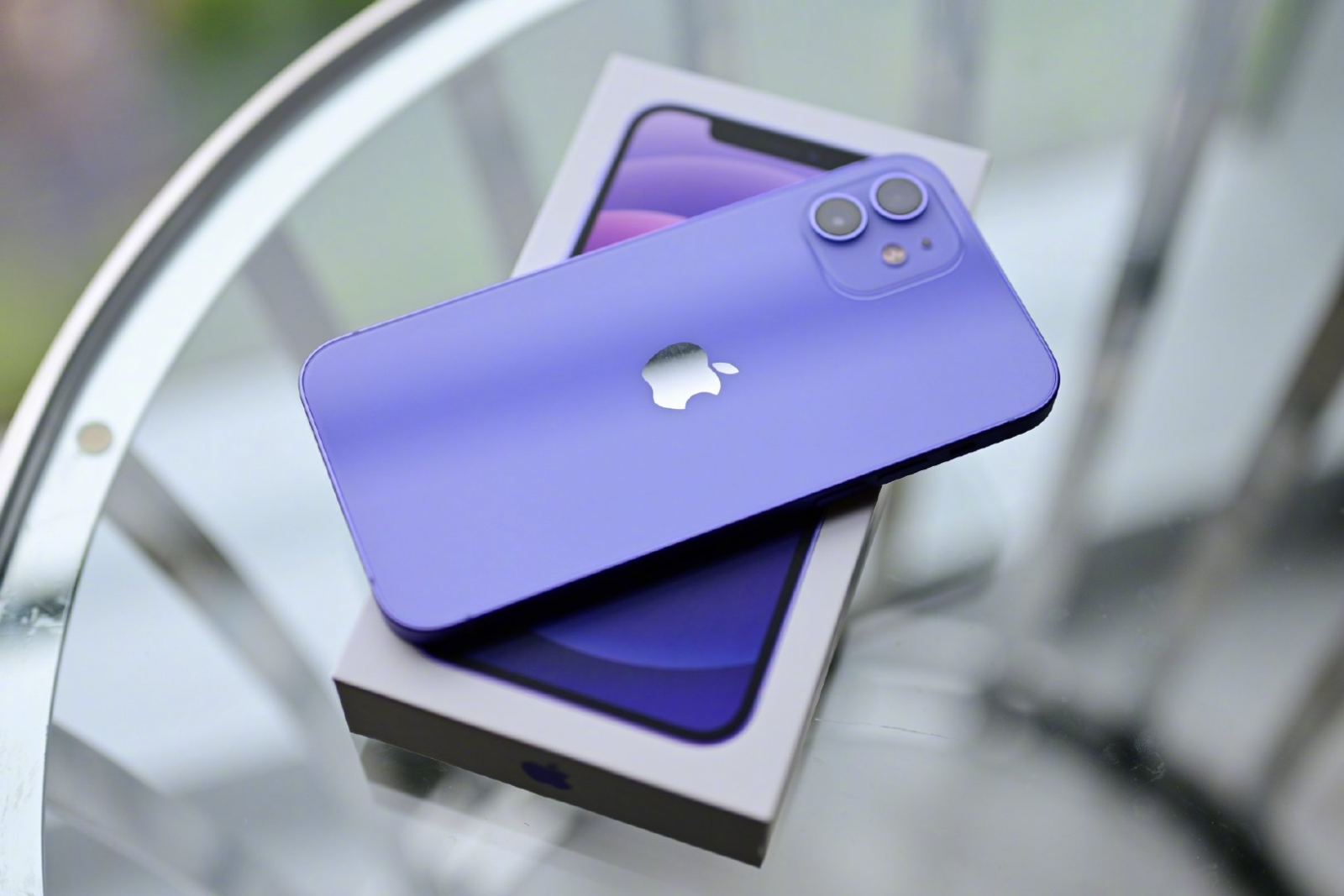 So sánh iPhone 11 và 12