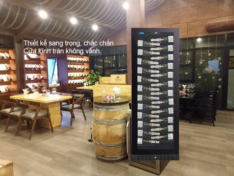 Thiết kế sang trọng, chắc chắn, cửa kính tràn không vành